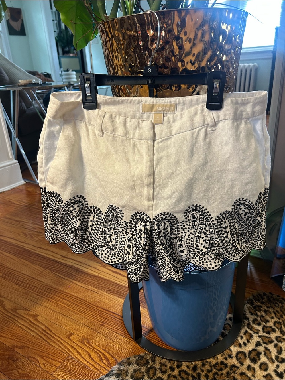 Michael Kors White High-Waist Shorts with Black Scalloped Embroidery